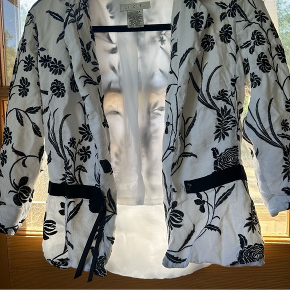 🦋 ICE Black & White Floral Open Front Cropped 3/4 Sleeve Blazer - Picture 2 of 12